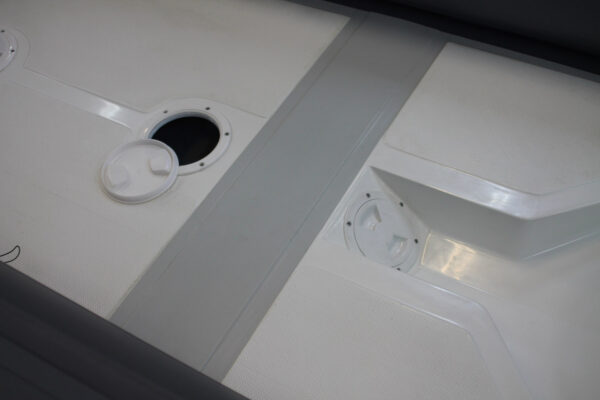 F-RIB WinBoat 375RFL Sprint Luxe - Image 8